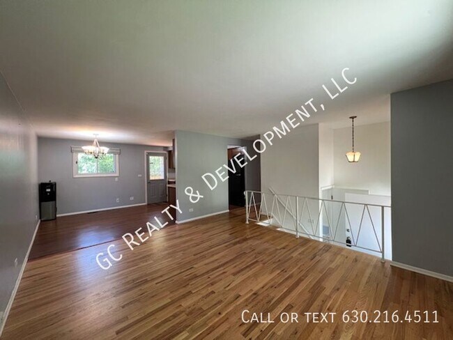 Foto del edificio - ***SCHAUMBURG LOCATION / RAISED RANCH 3 BD...