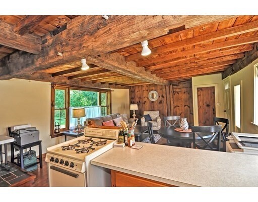 Building Photo - 83 Lovering St