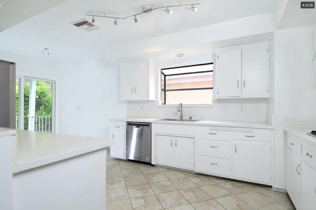 Building Photo - 2458 Sleepy Hollow Dr