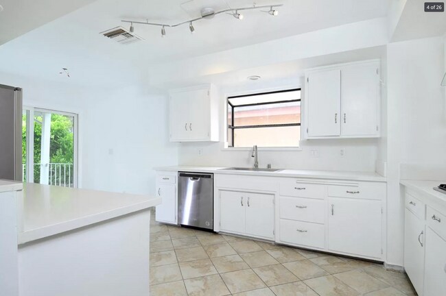 Foto del edificio - 2458 Sleepy Hollow Dr