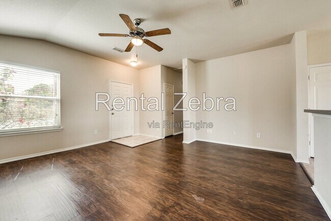 Building Photo - 752 Vista Verde Dr