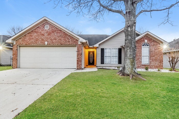 Foto principal - 3 Bedroom Tuscaloosa Home