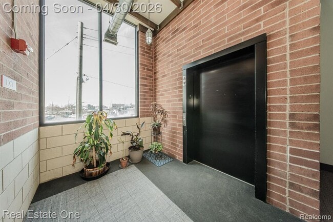 Foto del edificio - 211 E 9 Mile Rd