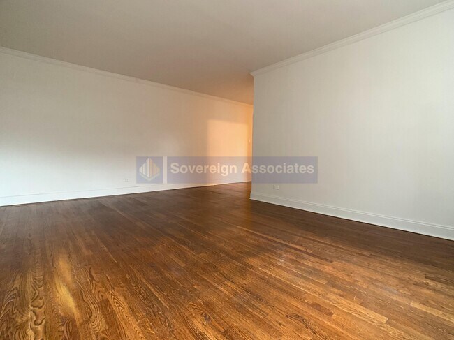 Building Photo - 3555 Oxford Avenue