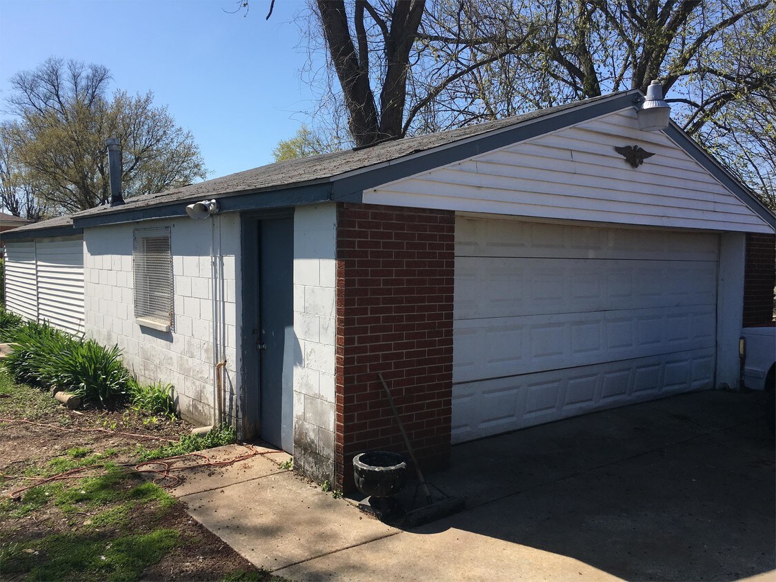 Building Photo - 2510 Coronet Dr