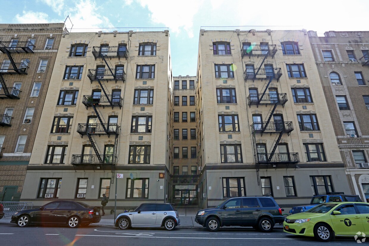 Foto del edificio - 672-74 Saint Nicholas Ave