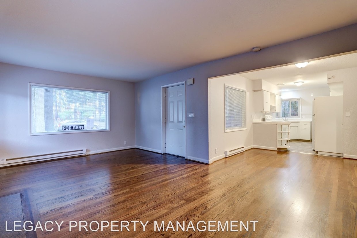 Primary Photo - 126 NE 160th Ave