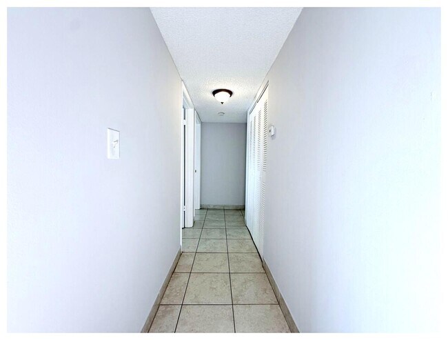 Foto del edificio - 1127 Lake Terry Dr