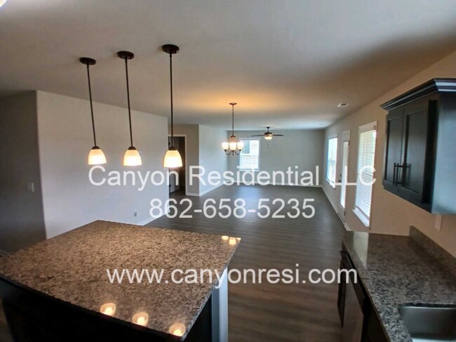 Foto del edificio - 126 Ocean Springs Ave