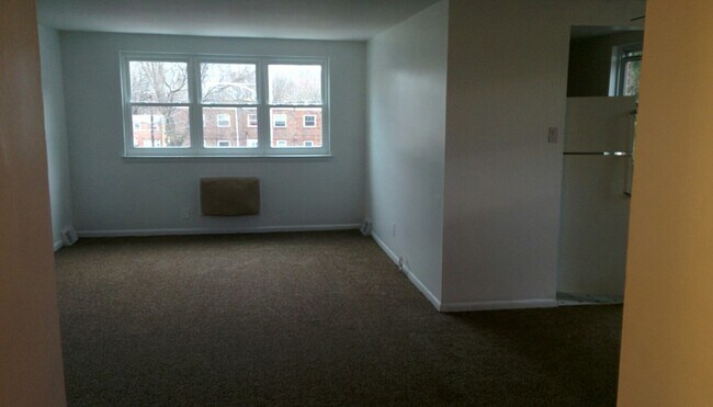 Building Photo - 2806 Ryerson Pl