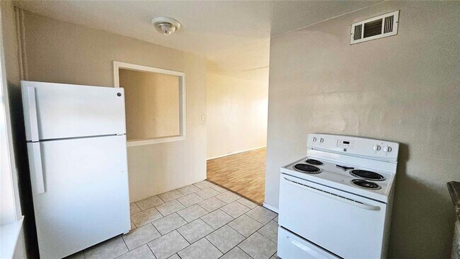 Foto del edificio - 1133 N Purdue Ave