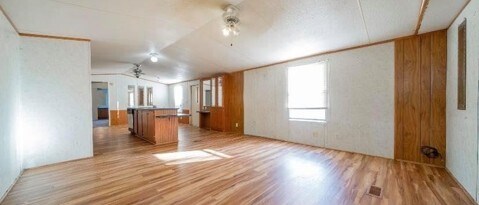 Foto del edificio - 1250 N Belknap St