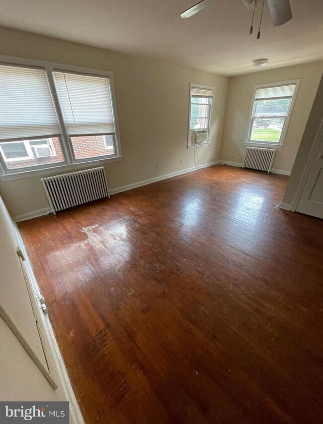 Foto del edificio - 8318 Roanoke Ave
