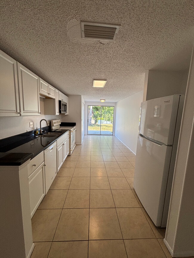 Foto del edificio - 4209 79th St W