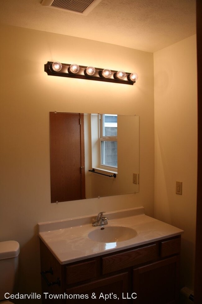 Building Photo - 2747 Scenic Dr