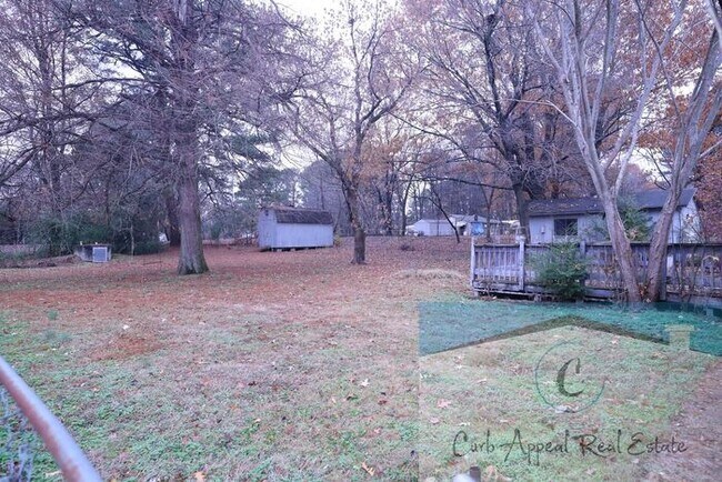 Foto del edificio - Recently renovated 3 bed, 1 bath house - includes workshop (electricity & bath), storage shed & f...