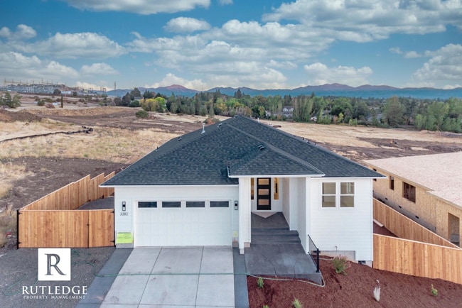 Building Photo - East Medford Cedar Links Living