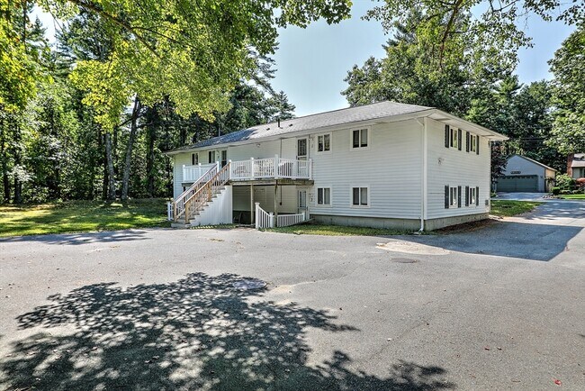 Building Photo - 991 Main St