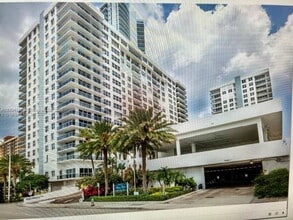 Building Photo - 2751 S Ocean Dr