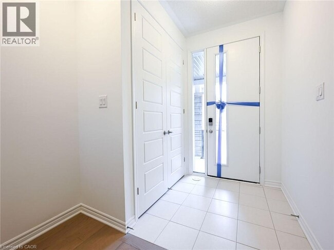 Building Photo - 4045 Saida St