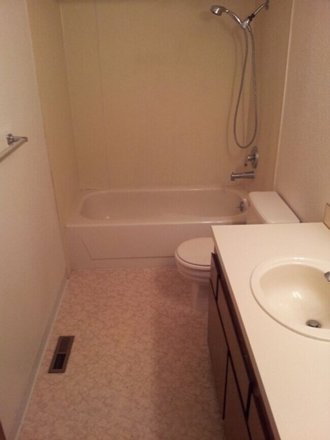 Building Photo - Perfectly Located Single Family Home!!!