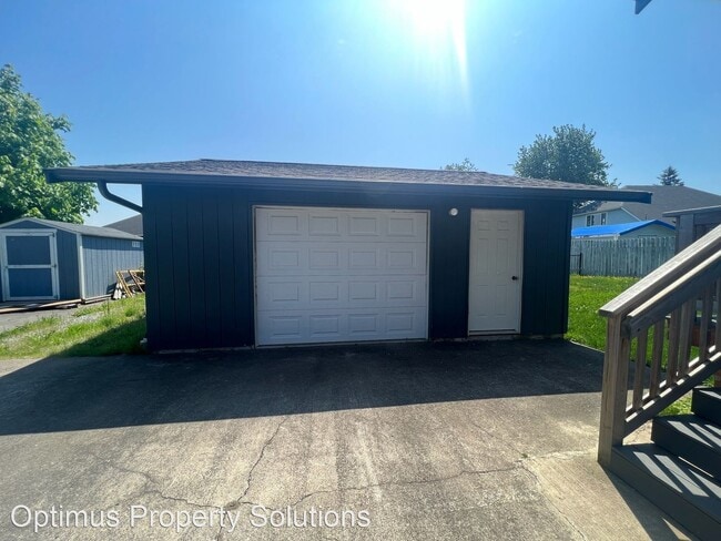 Building Photo - 3 br, 3 bath House - 2175 Gardiner Drive
