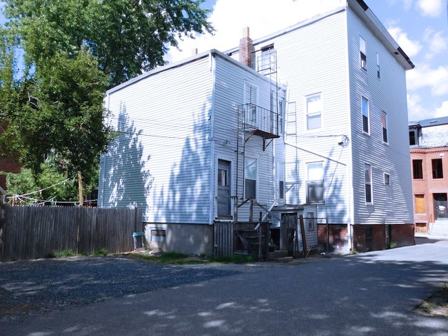 Building Photo - 210 Green St