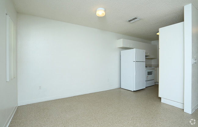 1098 SF - 3 BR - Dining Room - Landfair Homes