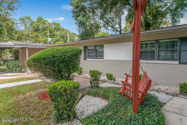 Building Photo - 4 br, 1 bath House - 6931 Crane Ave