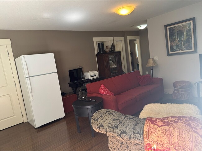 Building Photo - 8572 Thorpe St