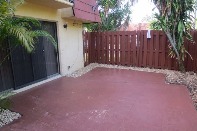 Building Photo - 2 Bedroom 2 Bath Townhouse in Parkwoods