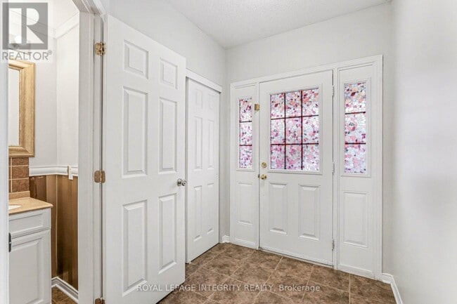 Building Photo - 429 Ashbourne Crescent