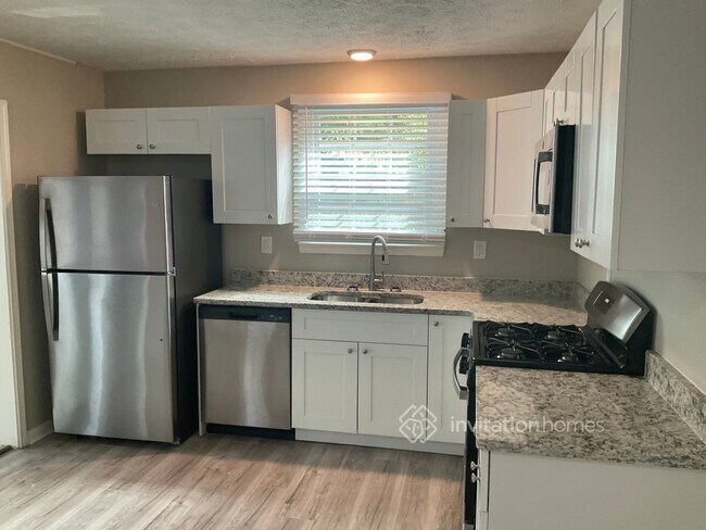 Building Photo - 2300 Pebble Rock W