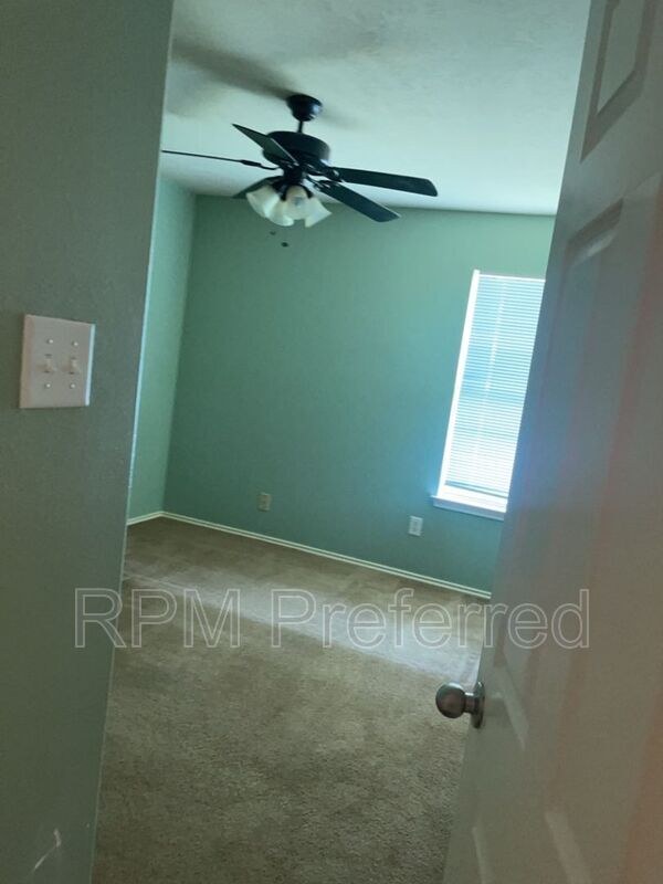 Foto del edificio - 9414 Camelia Crest Ln