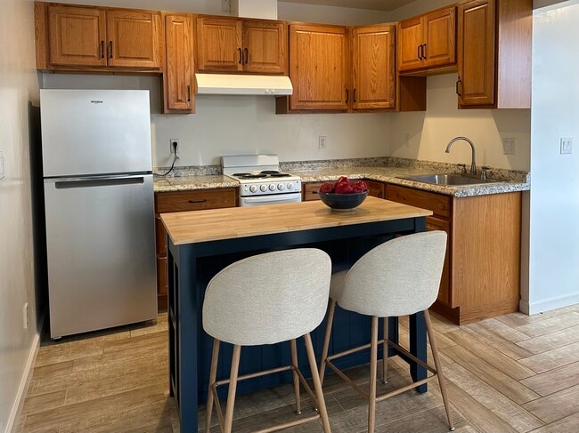Building Photo - 3115 Flower Cir