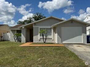 Building Photo - 16104 Foxfire Dr