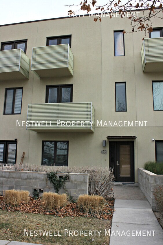 Primary Photo - 4631 W Daybreak Rim Way