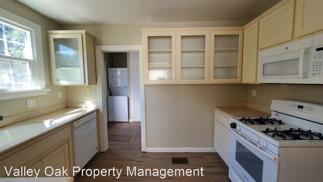 Foto del edificio - 2 br, 1 bath House - 133 Jones St