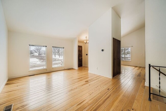 Building Photo - 1109 Panorama Dr