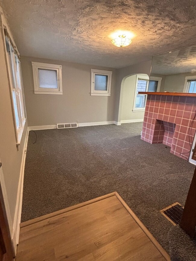 Building Photo - Updated 3 Bedroom Home in Dormont!