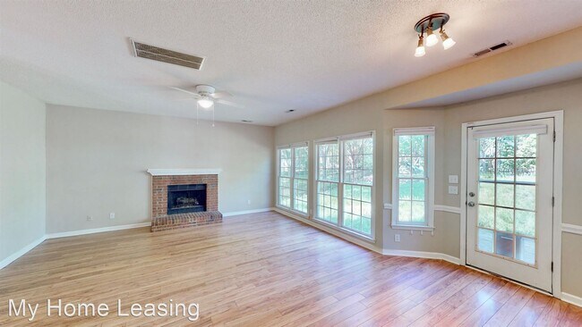 Foto del edificio - 5 br, 2.5 bath House - 8521 Newton Lane