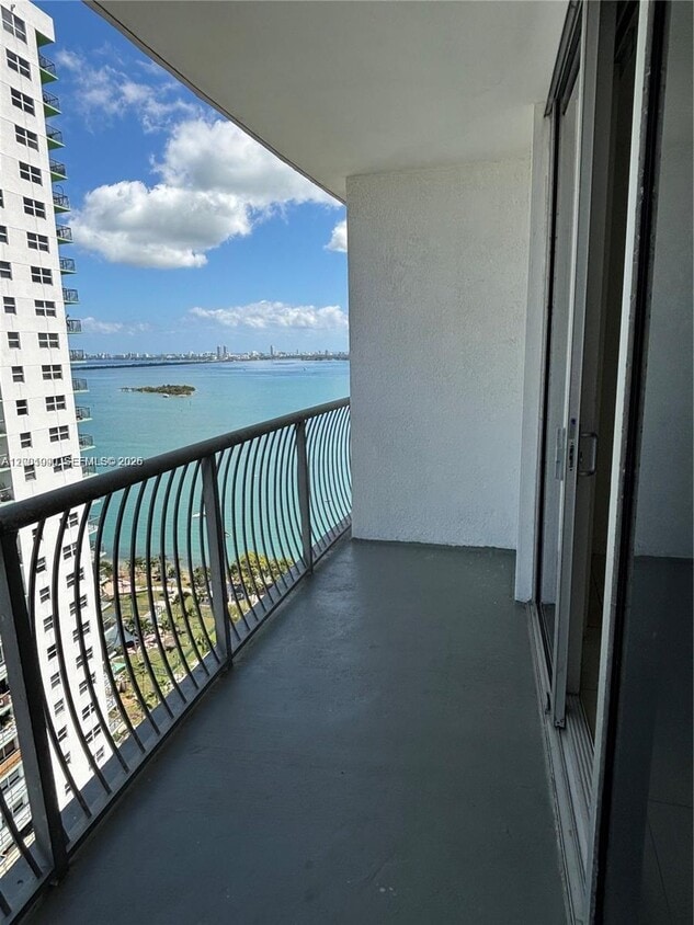 Foto del edificio - 1750 N Bayshore Dr