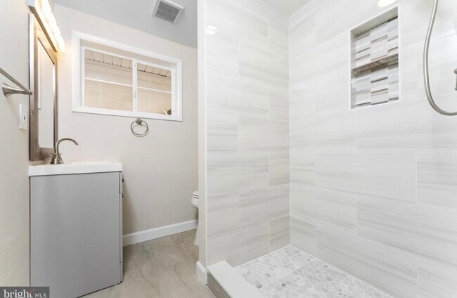 Foto del edificio - 403 W Poplar Rd
