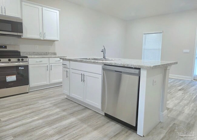 Building Photo - 1306 Leeway Dr