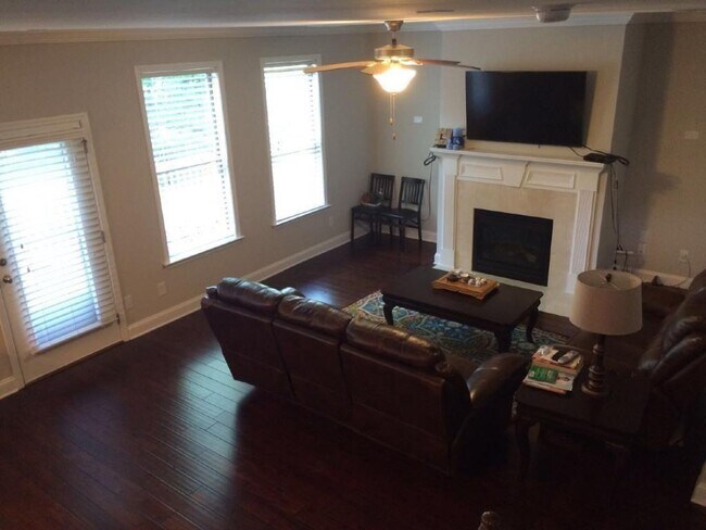 Foto del edificio - 1210 Composer Ln