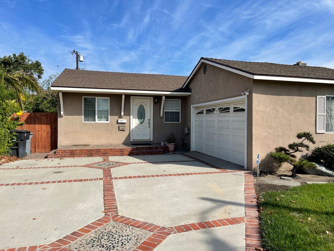 Primary Photo - Fantastic 3 Bedroom 2 Bath Torrance Home!