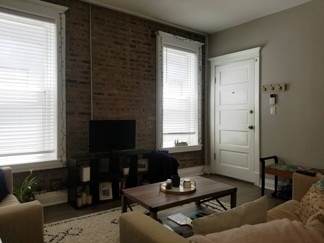 Foto del edificio - 2225 N Leavitt St