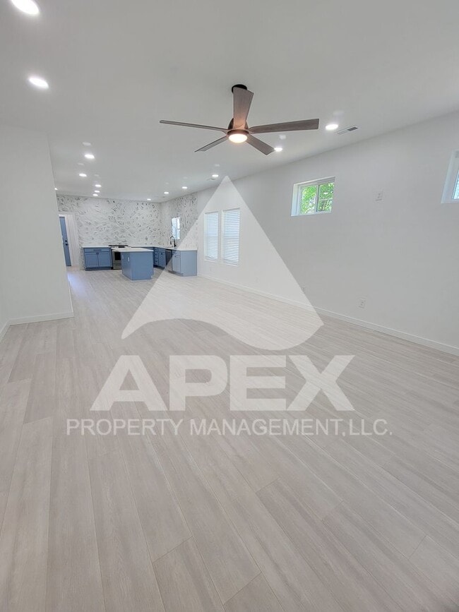 Foto del edificio - 3 Bd - 2 Ba Single family home mins from D...
