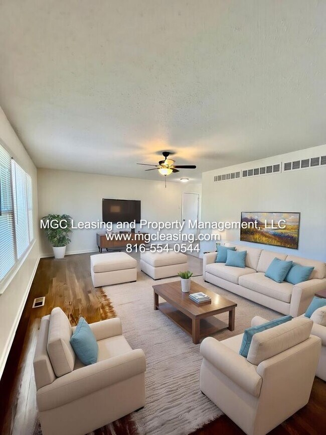 Foto del edificio - Leave Behind Apartment Living With This Ra...