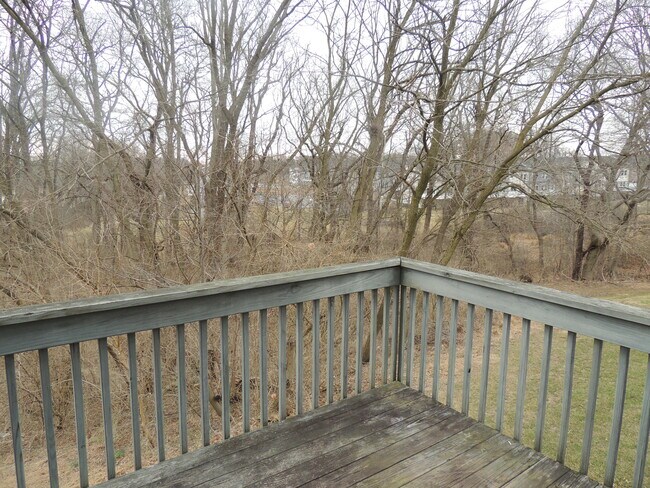 Building Photo - 404 Pinebrooke Cir